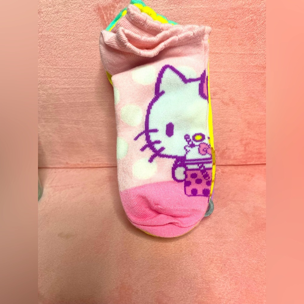5 pack hello Kitty and friends socks shoe size 4-10